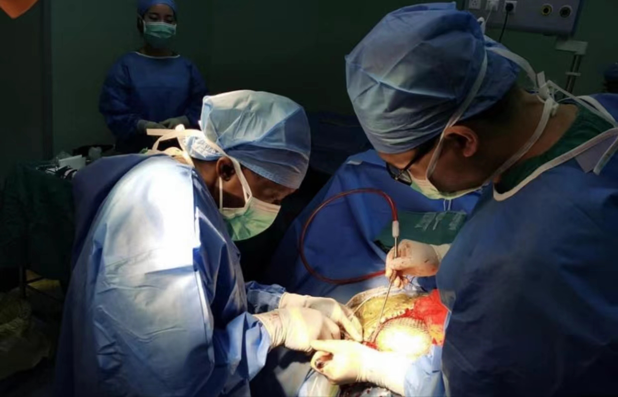 利比里亚留学生白君：利比里亚第二位神经外科医生 把中国经验带回国