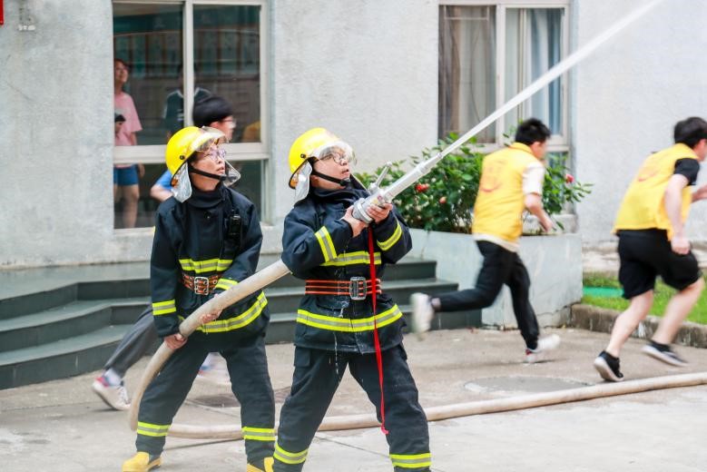 珠海校区举行2024年春季消防安全疏散演练