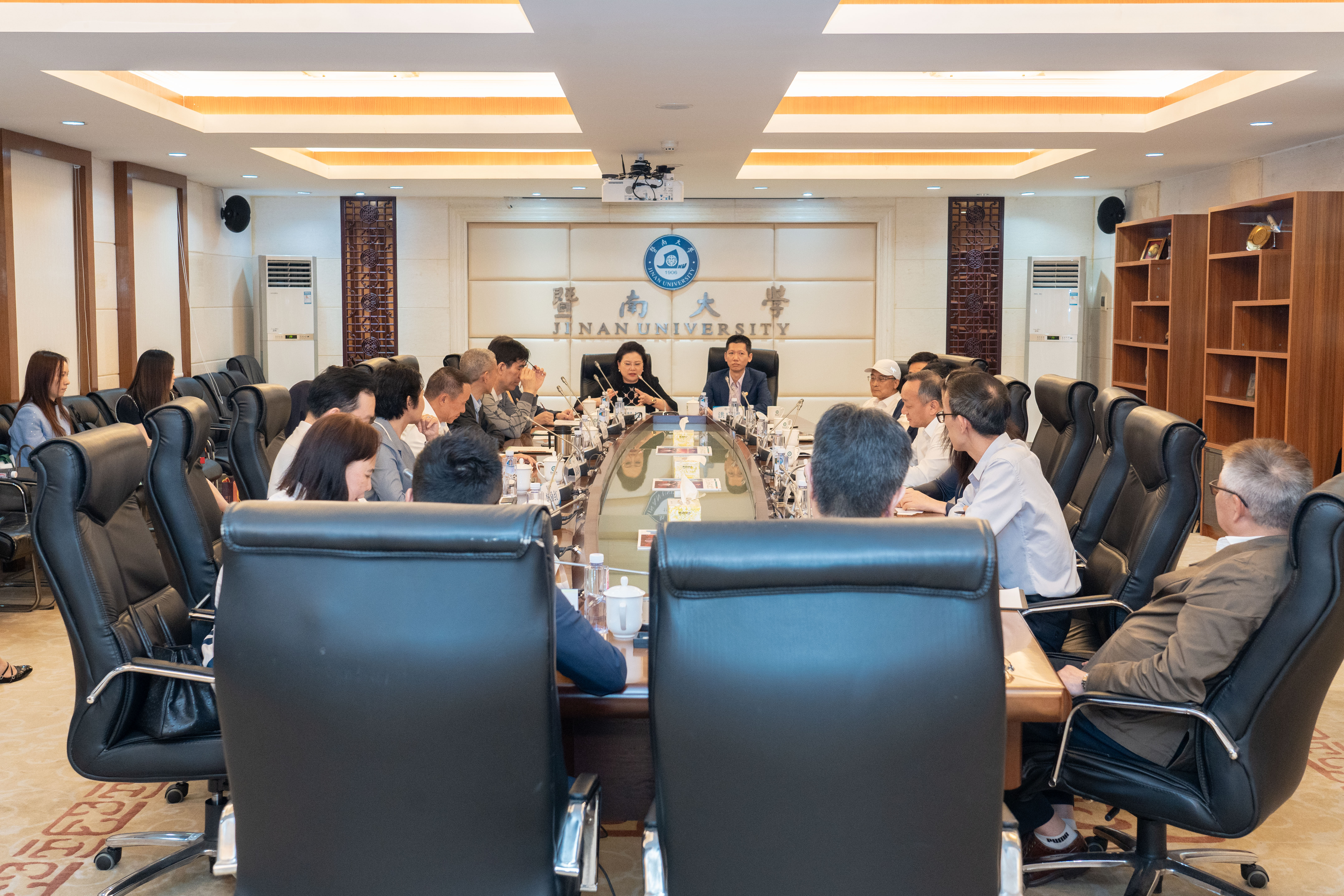 深圳校友会一行返校交流