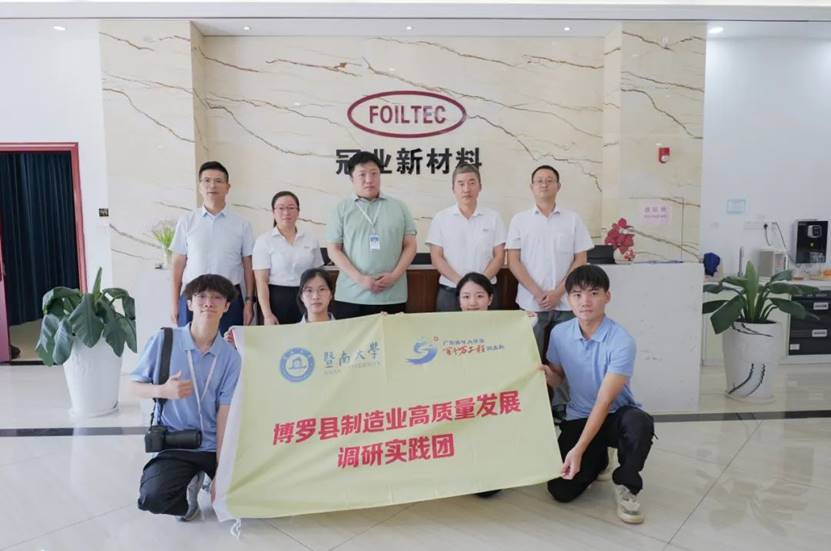 一群人在房间里 AI 生成的内容可能不正确。