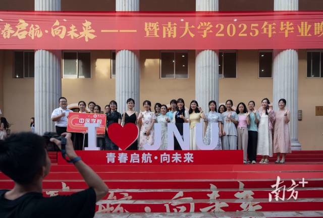 图3  南方+ 张冠军 拍摄