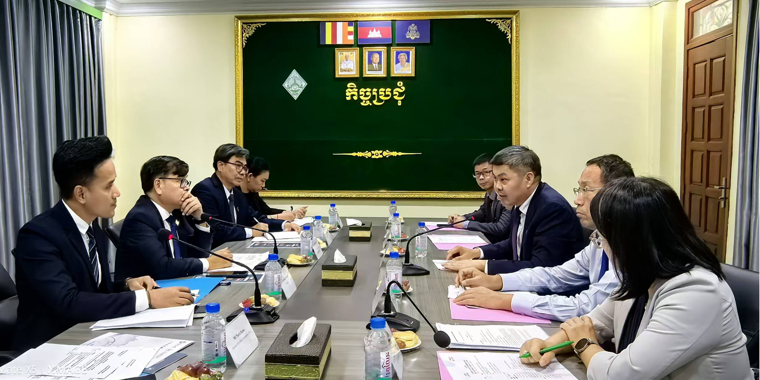 代表团访问柬埔寨皇家行政学院