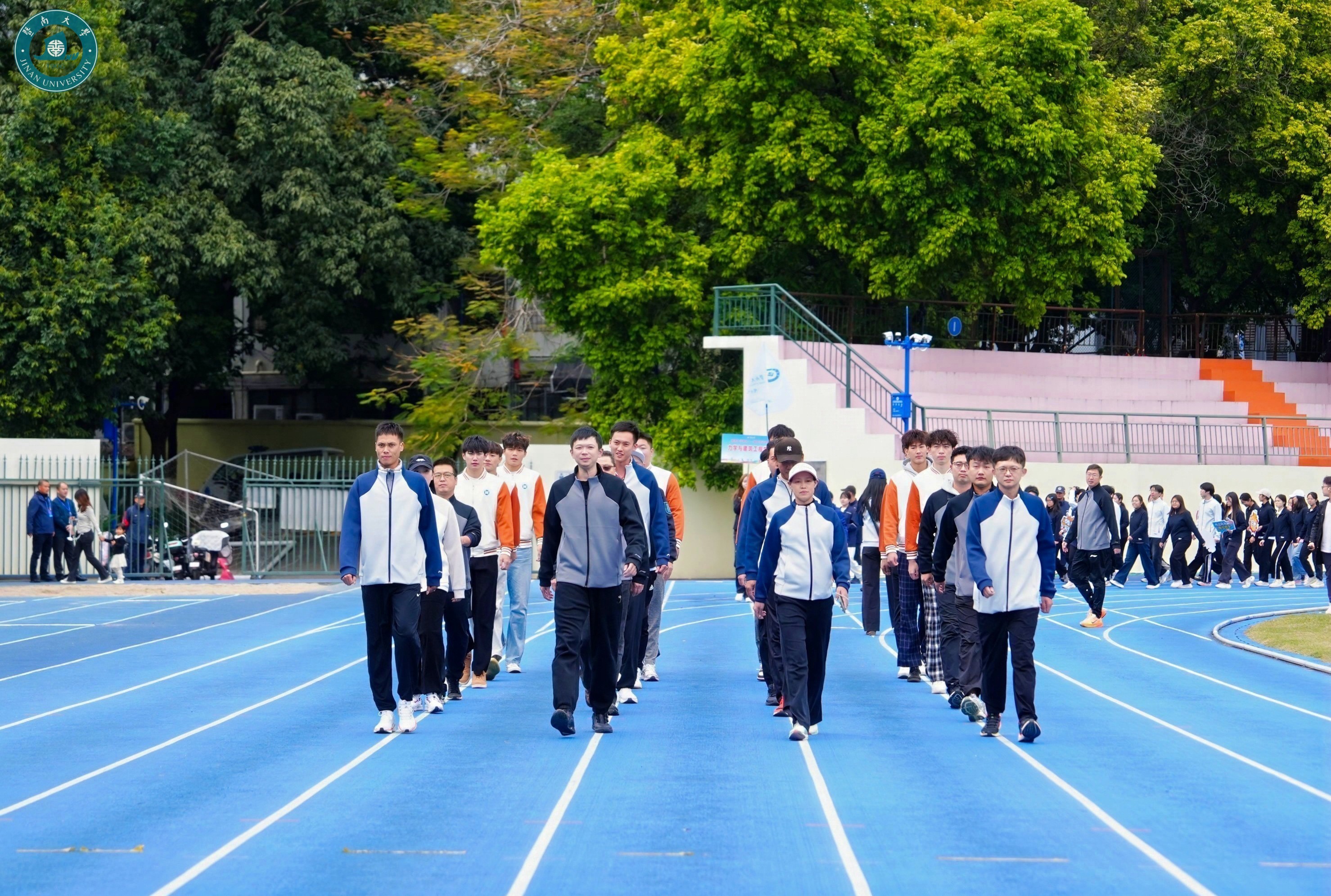 (裁判员代表队)