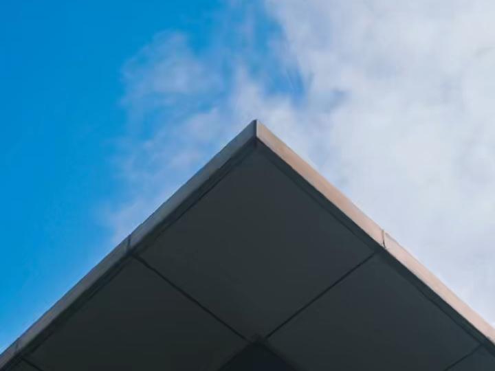 楼角一隅，暨南时光，岁月沉香。#暨南大学 