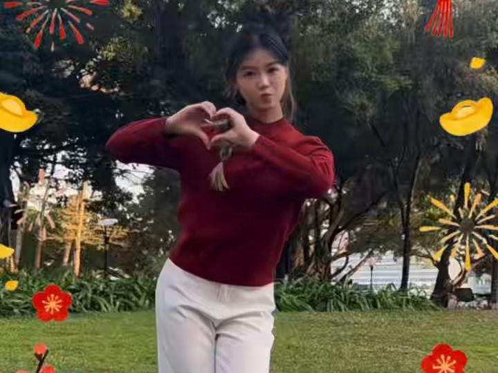 正月十五元宵节，暨南大学学生艺术团祝大家：策马奔腾展宏图，如月圆满照前程，骐骥驰骋，势不可挡。