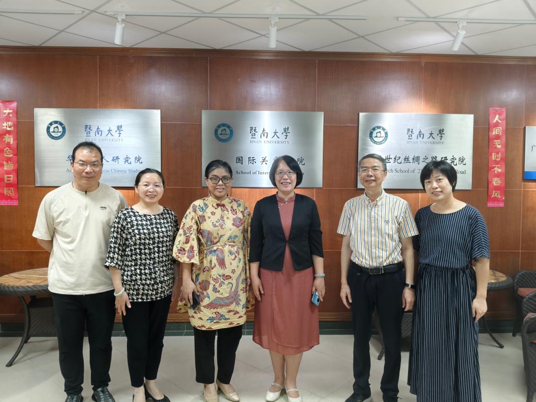 6月27日黄世友来访我校国际关系学院/华侨华人研究院