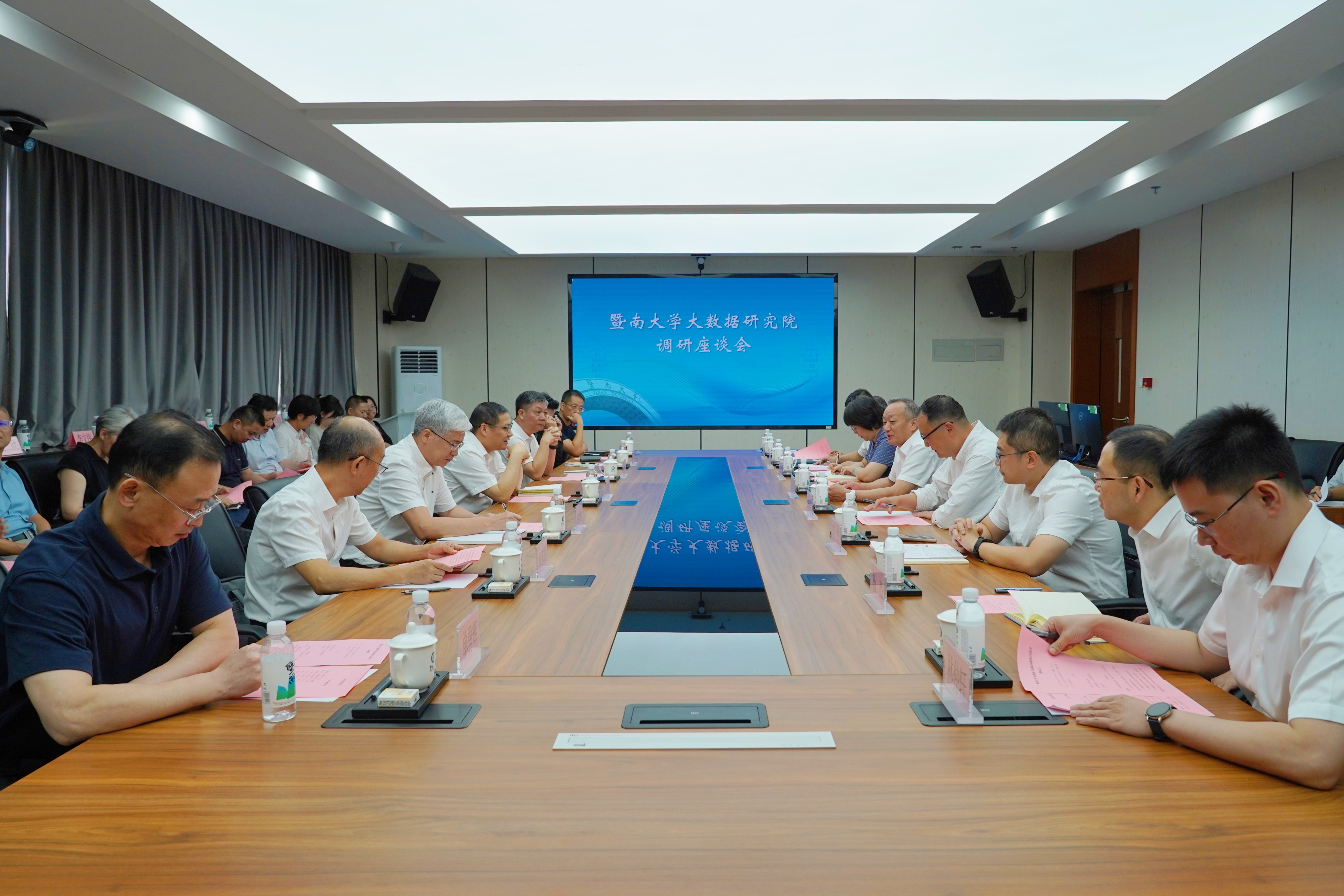 广东广播电视台党委书记、台长李宜航一行莅校调研