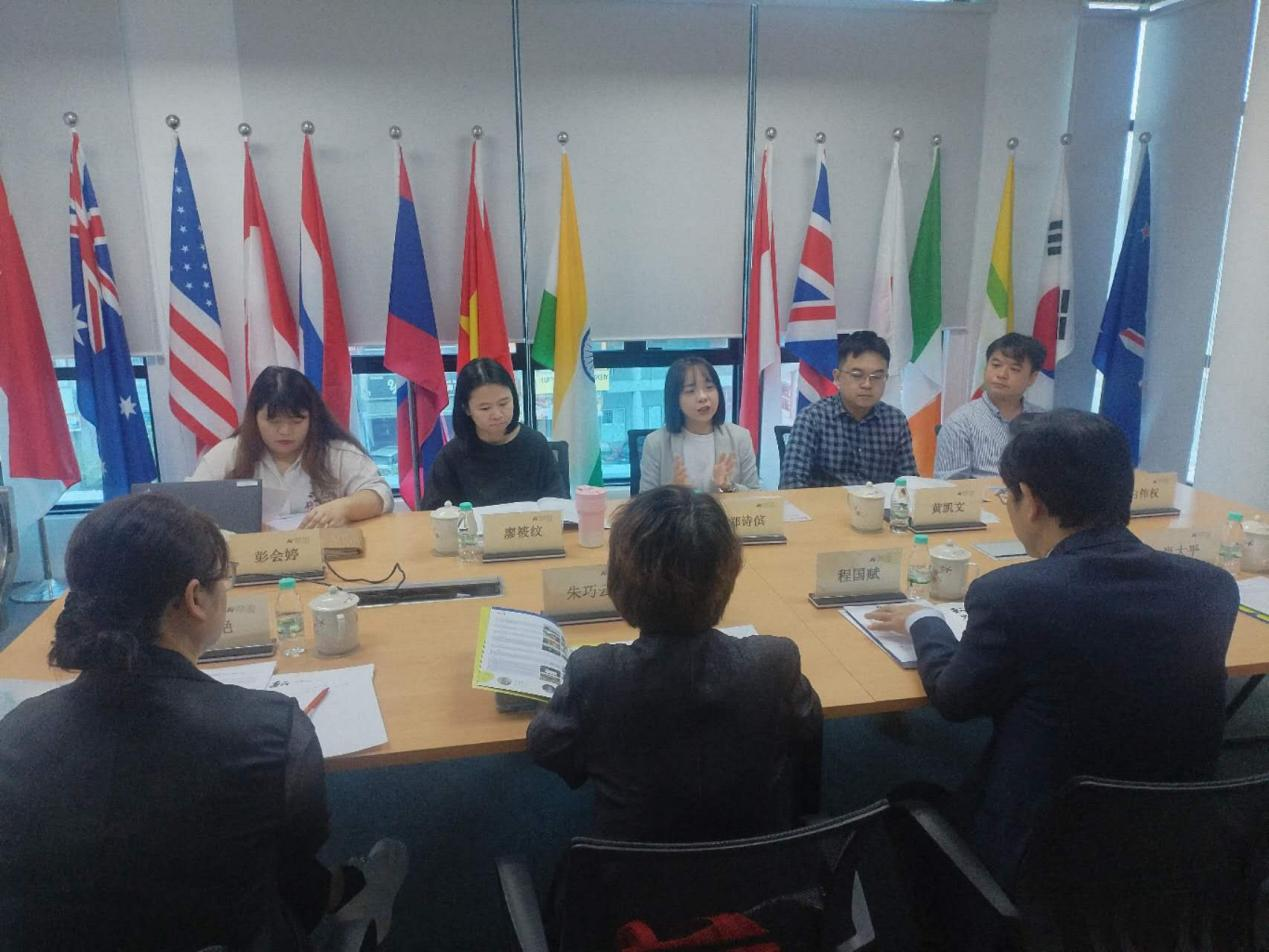 代表团与新纪元大学座谈中 配图13