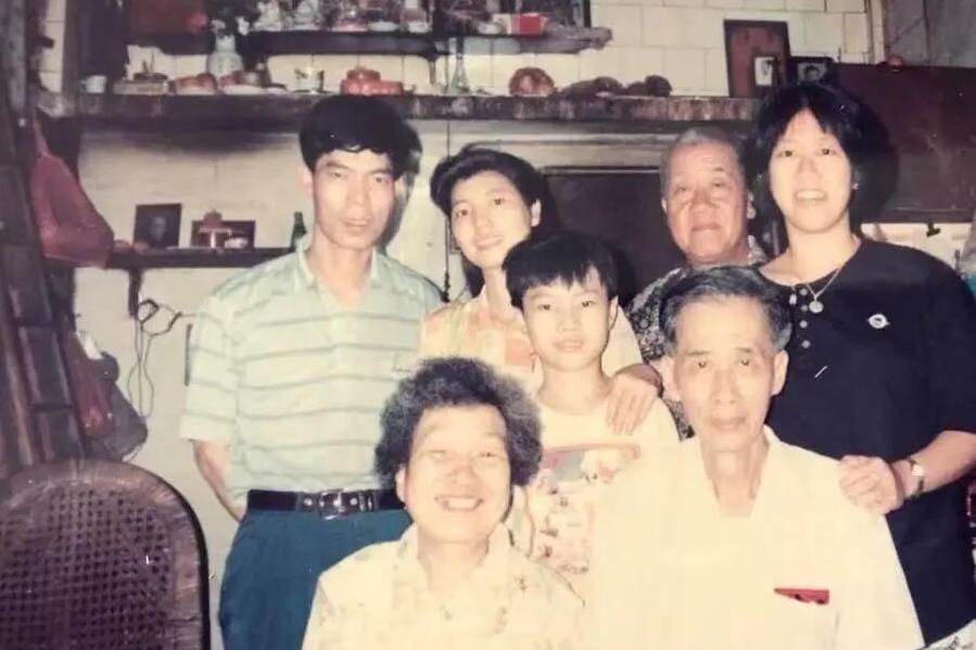 【广州日报】广东女子带着儿子从顺德徒步到香港码头下南洋，八十年后，她的曾外孙女回广州上学了