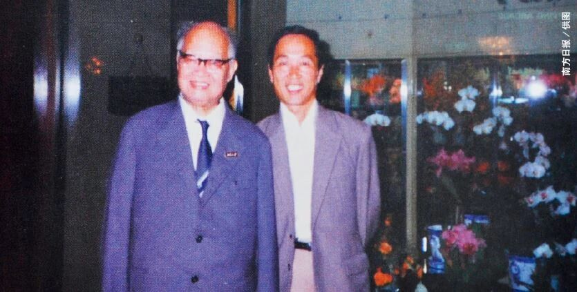 詹伯慧与恩师王力先生1981年合影于东京 配图3