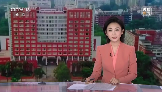 国庆期间，总台央视重磅推出【校馆弦歌·此间读中国】特别节目，今天走进暨南大学图书馆。作为中国第一所华侨高等学府，建校120周年的暨南大学坚守侨校特色，深挖馆藏史