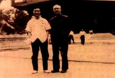 詹伯慧与业师袁家骅教授1957年合影于北京