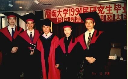 詹伯慧先生与第一届博士研究生合影(1994年) 配图10