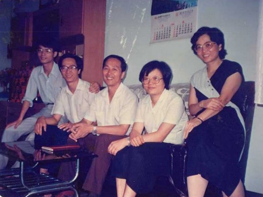 詹伯慧先生与第一届硕士研究生合影(1987年) 配图9