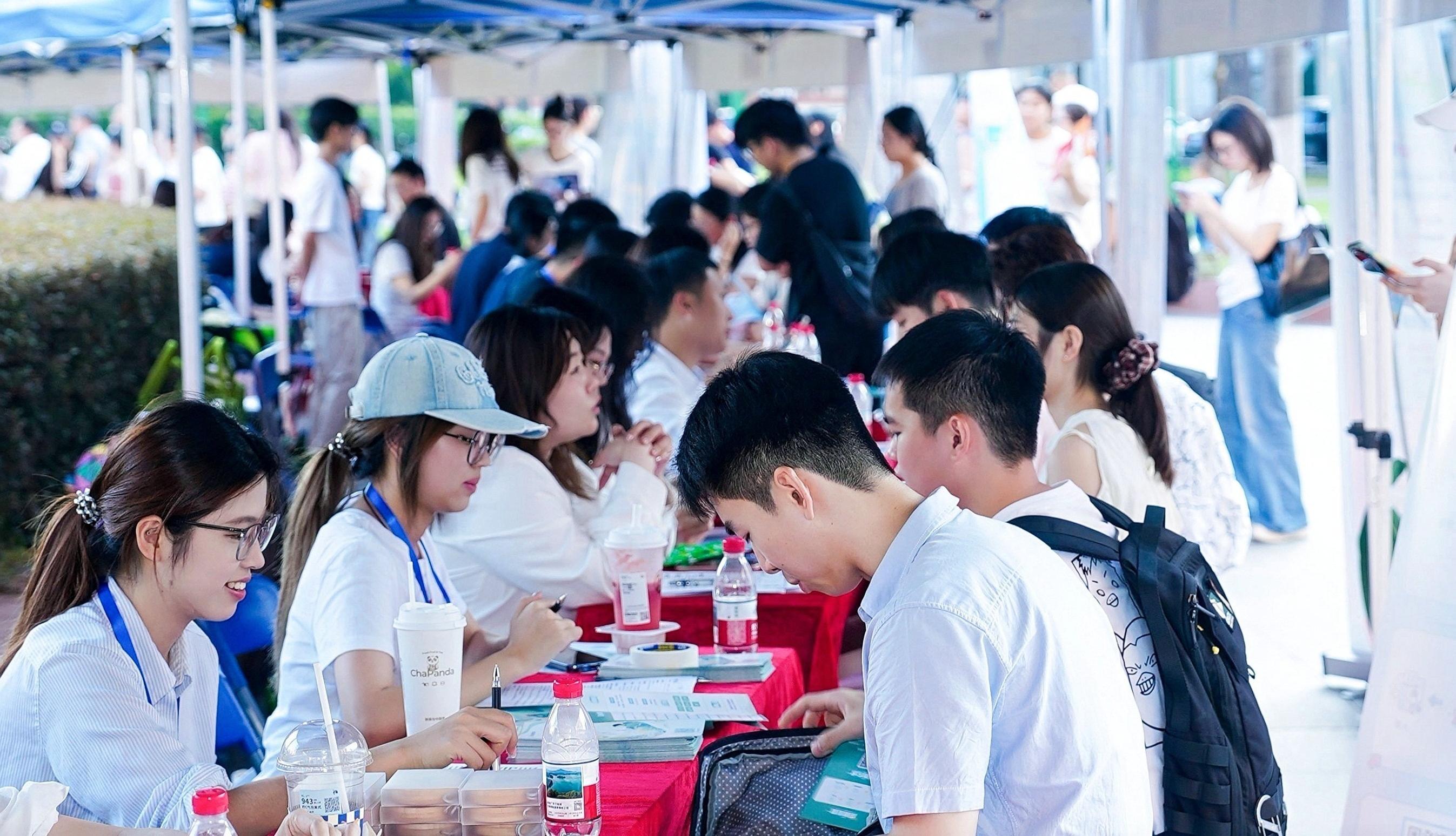 2026年“百万英才汇南粤”民营企业秋季招聘活动暨“百城千校万企”促就业行动广州地区专场招聘会在我校举办