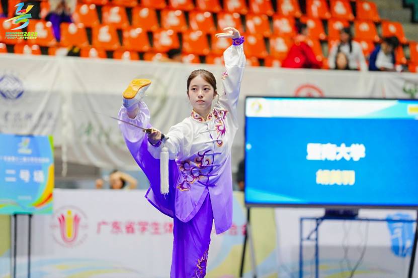 图片包含 人, 男人, 女人, 前 AI 生成的内容可能不正确。