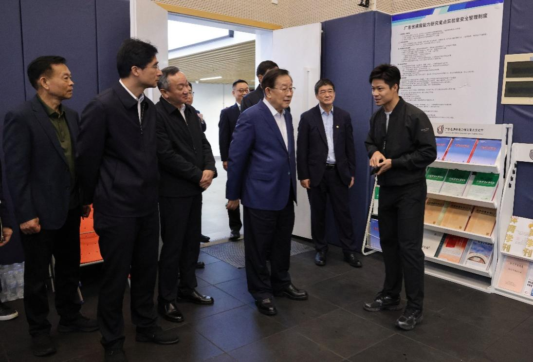 (万钢在苏炳添速度研究与训练中心调研) 配图2